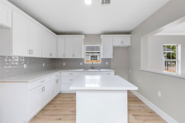 219 E James Street, Baytown, TX 77520