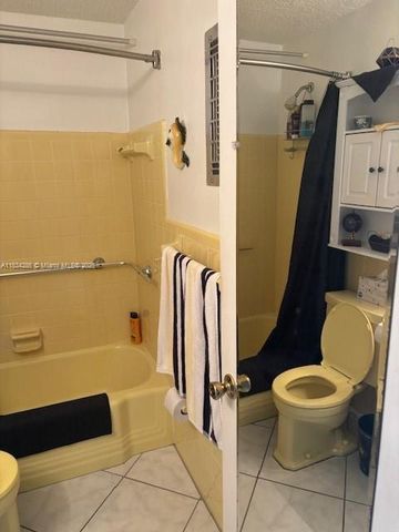 900 SW 11th Ave 4C, Hallandale Beach, FL 33009