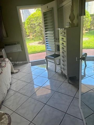 900 SW 11th Ave 4C, Hallandale Beach, FL 33009