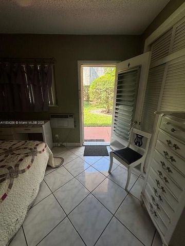 900 SW 11th Ave 4C, Hallandale Beach, FL 33009