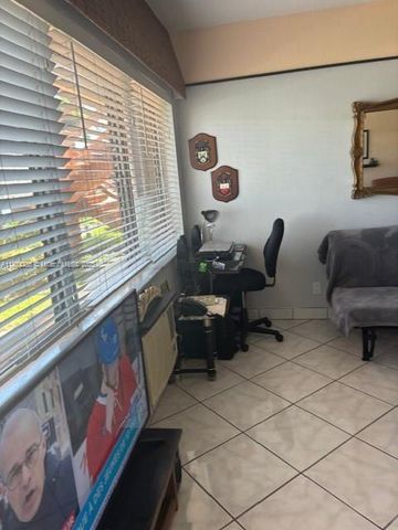 900 SW 11th Ave 4C, Hallandale Beach, FL 33009