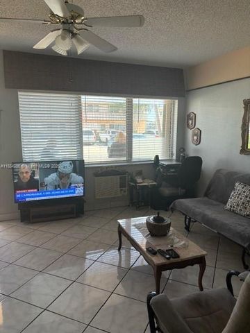 900 SW 11th Ave 4C, Hallandale Beach, FL 33009