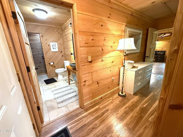 438 Country Square Road, Newport, TN 37821