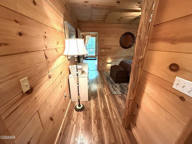 438 Country Square Road, Newport, TN 37821