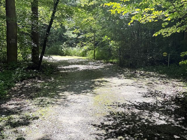 438 Country Square Road, Newport, TN 37821