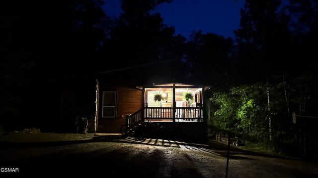 438 Country Square Road, Newport, TN 37821