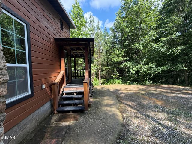 438 Country Square Road, Newport, TN 37821