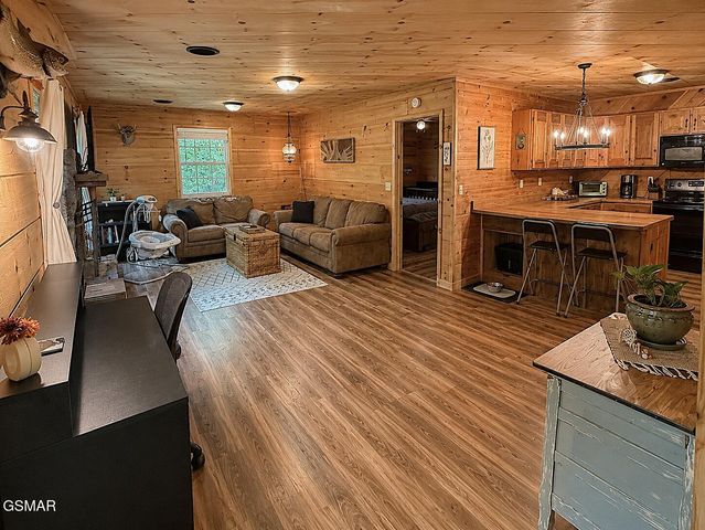 438 Country Square Road, Newport, TN 37821