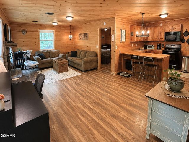438 Country Square Road, Newport, TN 37821