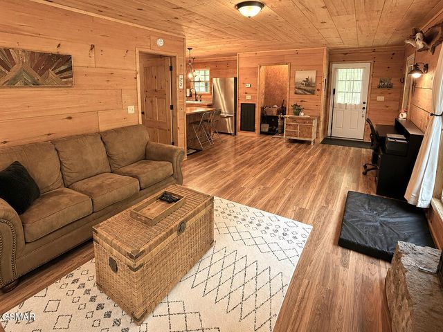 438 Country Square Road, Newport, TN 37821
