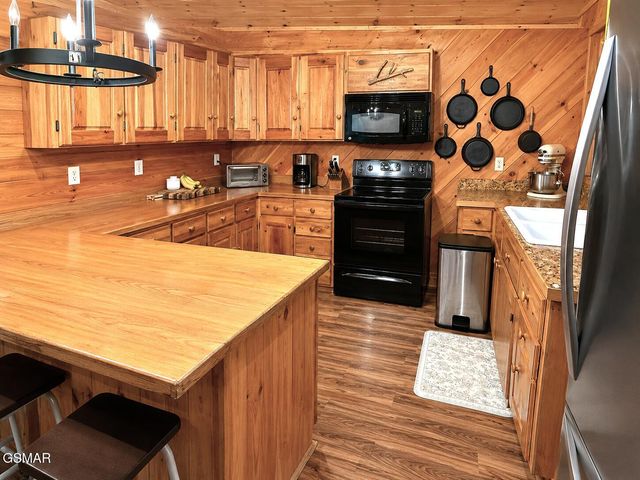 438 Country Square Road, Newport, TN 37821