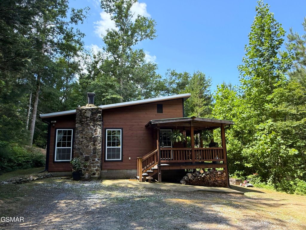 438 Country Square Road, Newport, TN 37821