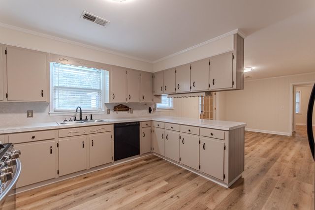 380 WALKERTOWN DR, Savannah, TN 38372