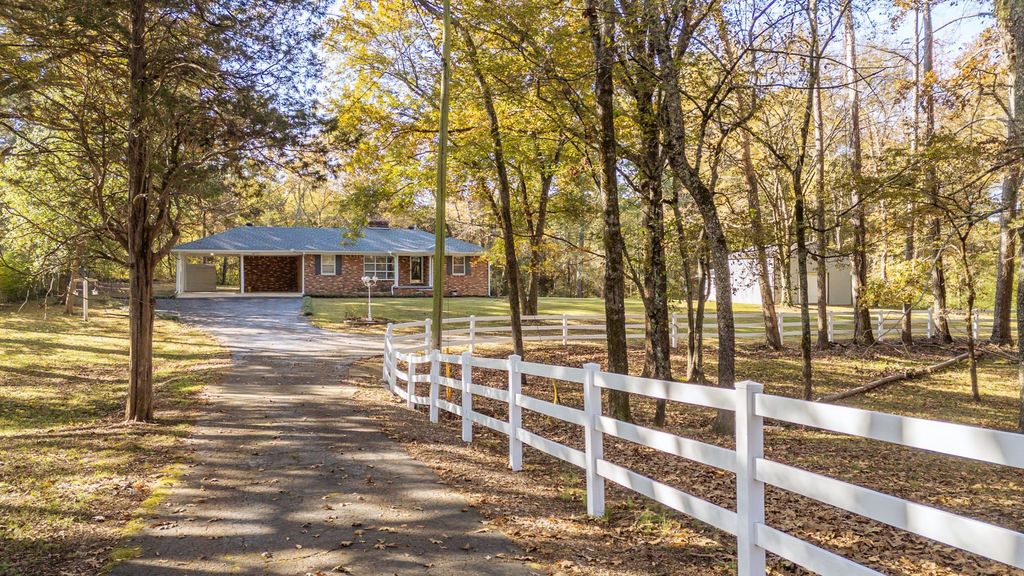 380 WALKERTOWN DR, Savannah, TN 38372