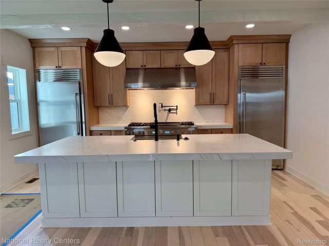 42501 Clemons Drive, Plymouth Charter Township, MI 48170