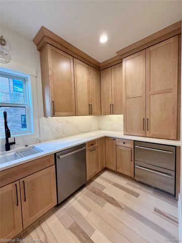 42501 Clemons Drive, Plymouth Charter Township, MI 48170