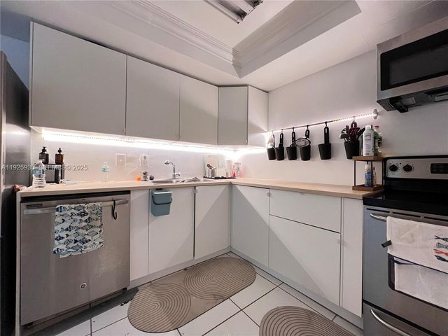 501 Three Islands Blvd 119, Hallandale Beach, FL 33009