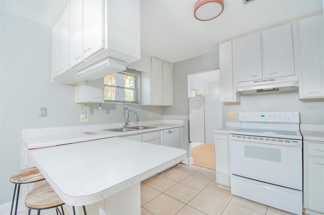 703 NE 6TH PLACE, Gainesville, FL 32601