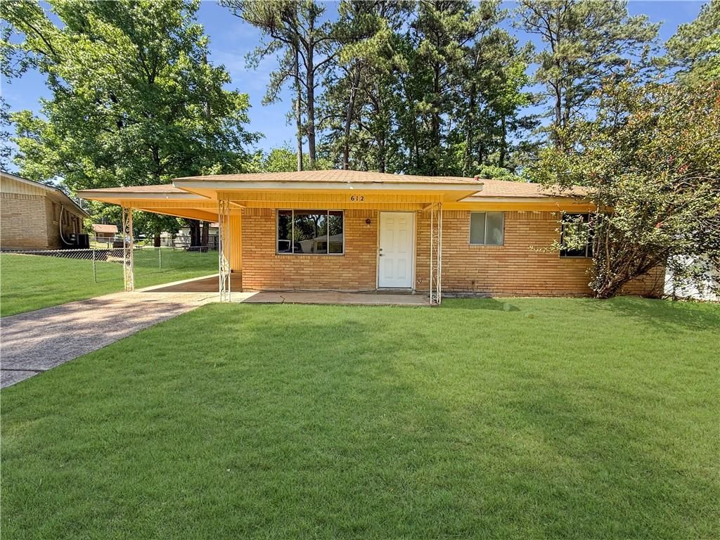 612 STANTON Street, New Llano, LA 71461