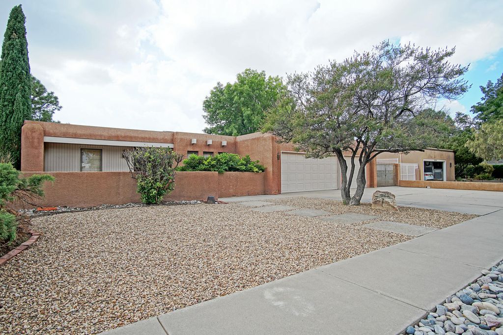 9307 GALAXIA Way NE, Albuquerque, NM 87111