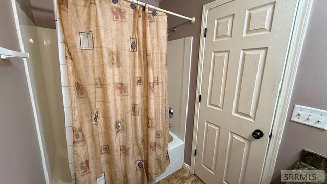 5022 Vintage Lane, Ammon, ID 83406