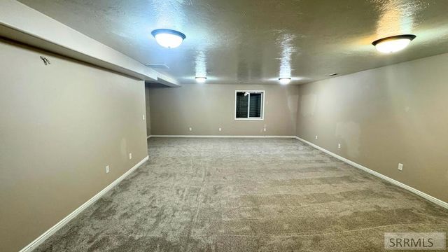 5022 Vintage Lane, Ammon, ID 83406