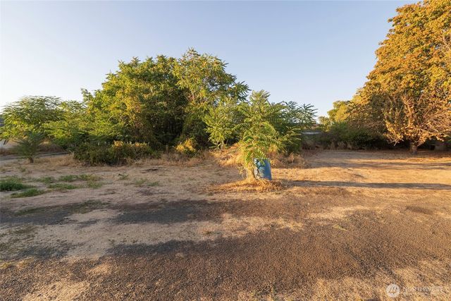 40 NW B Street, College Place, WA 99324