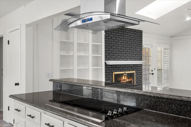 903 Leslie Drive, Arlington, TX 76012