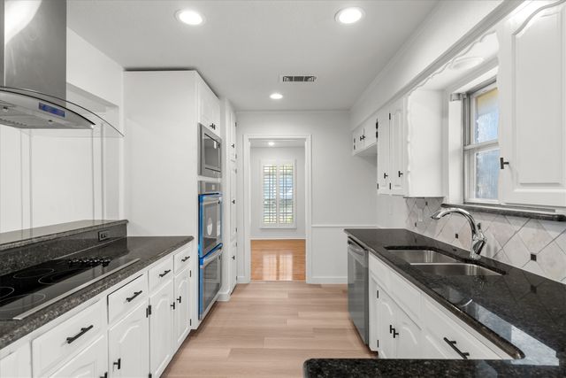 903 Leslie Drive, Arlington, TX 76012