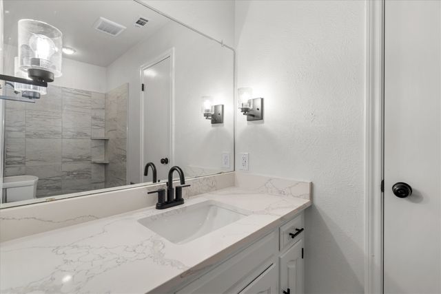 903 Leslie Drive, Arlington, TX 76012