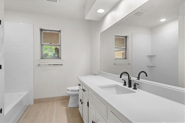 903 Leslie Drive, Arlington, TX 76012