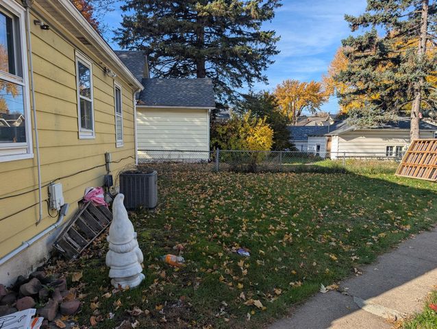 1111 Maryland Avenue E, Saint Paul, MN 55106