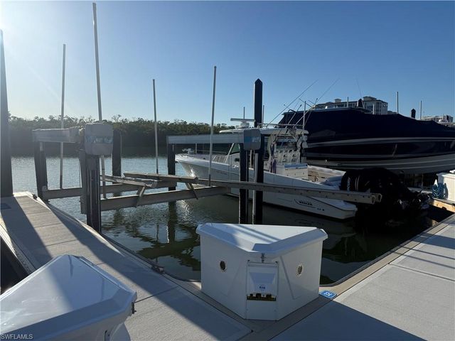 13115 Vanderbilt RD, Naples, FL 34110