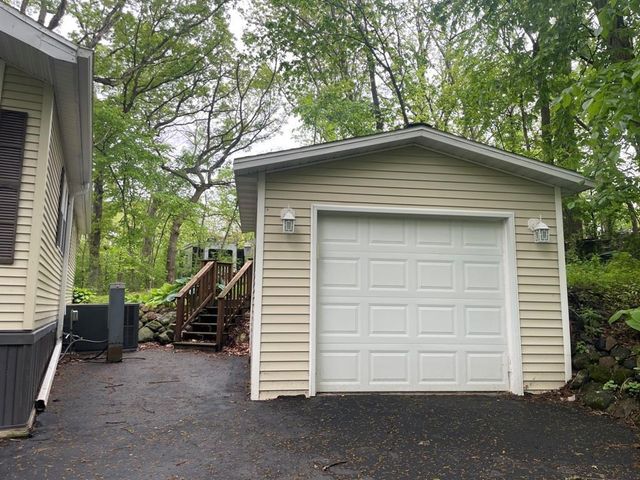 255 Vacation Boulevard, Edgerton, WI 53534