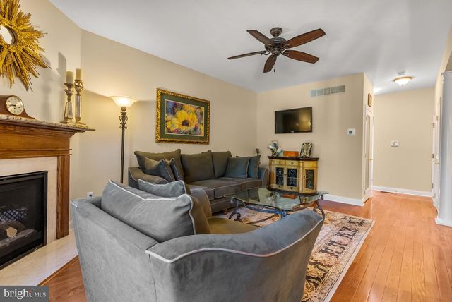 51 GLACIER DR, Berlin, NJ 08009