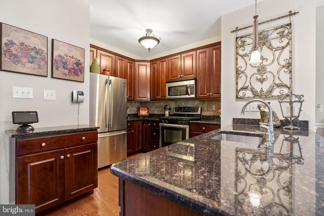 51 GLACIER DR, Berlin, NJ 08009