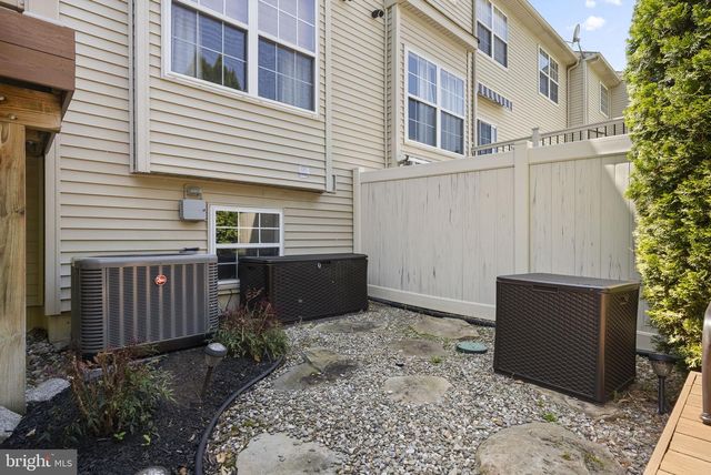 51 GLACIER DR, Berlin, NJ 08009