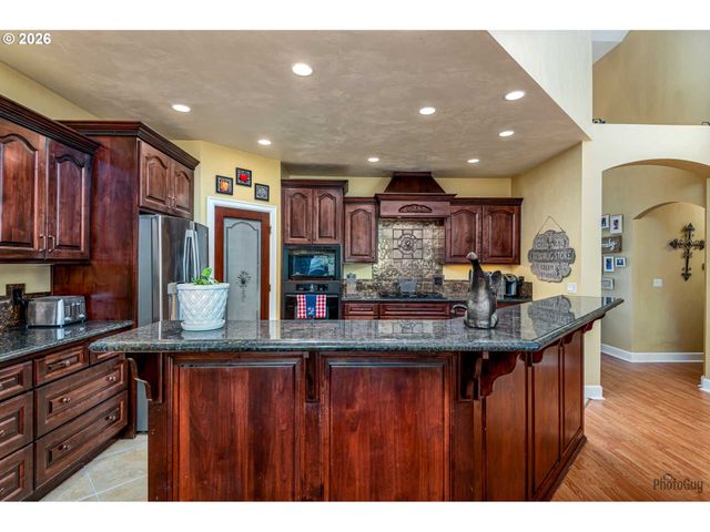 6171 FERNHILL Loop, Springfield, OR 97478