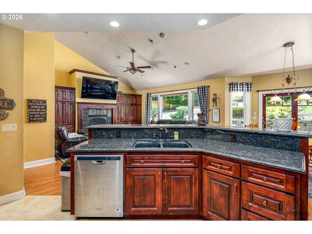 6171 FERNHILL Loop, Springfield, OR 97478
