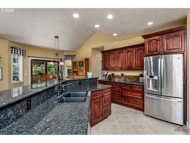 6171 FERNHILL Loop, Springfield, OR 97478