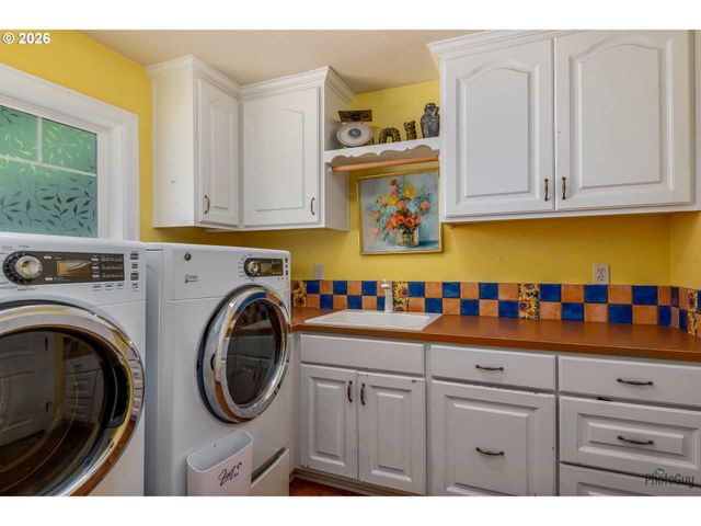 6171 FERNHILL Loop, Springfield, OR 97478