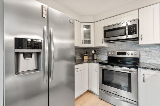 21 Welch 21, Easton, MA 02375