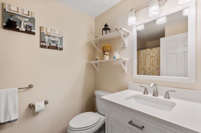 21 Welch 21, Easton, MA 02375