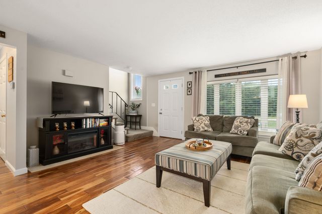 21 Welch 21, Easton, MA 02375