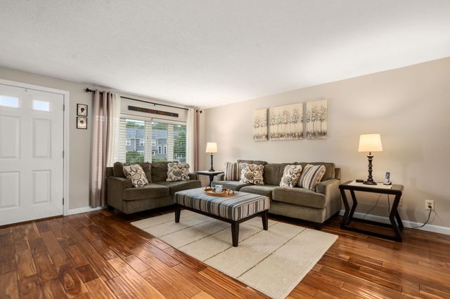 21 Welch 21, Easton, MA 02375
