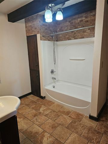 901 W 5th Street, Perry, IA 50220