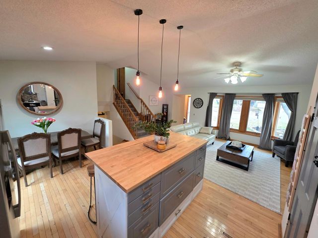 9243 Queens Gardens N, Brooklyn Park, MN 55443