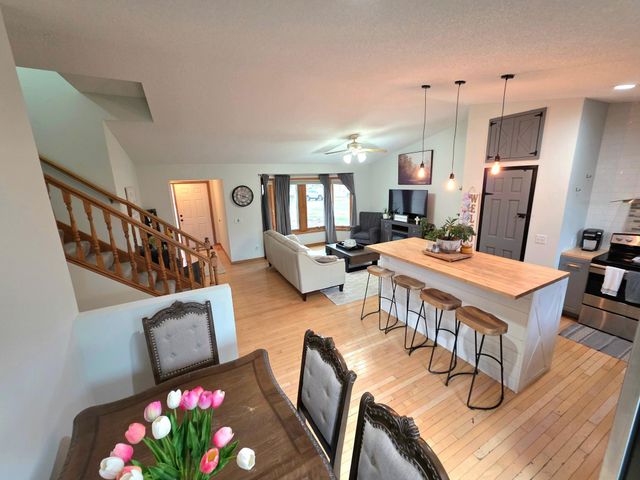 9243 Queens Gardens N, Brooklyn Park, MN 55443