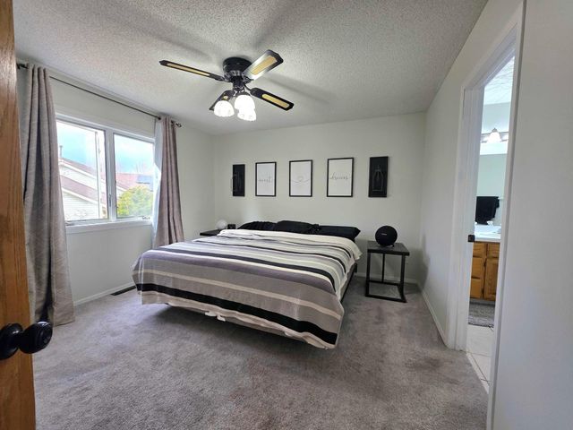 9243 Queens Gardens N, Brooklyn Park, MN 55443