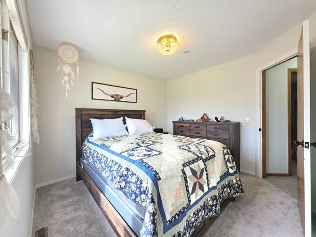 9243 Queens Gardens N, Brooklyn Park, MN 55443